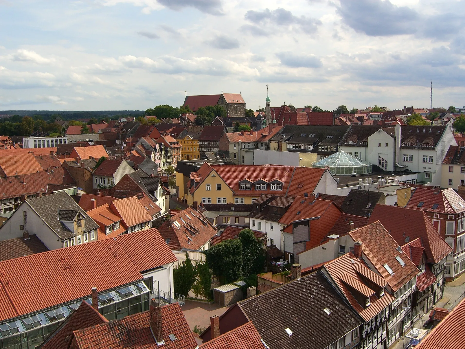Blick über die Fachwerk-Altstadt von Helmstedt mit der gotischen Kirche St. Stephani